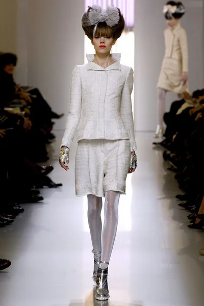 Look 1